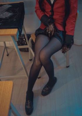 伸进他裤裆里的揉捏h_BD免费观看韩国